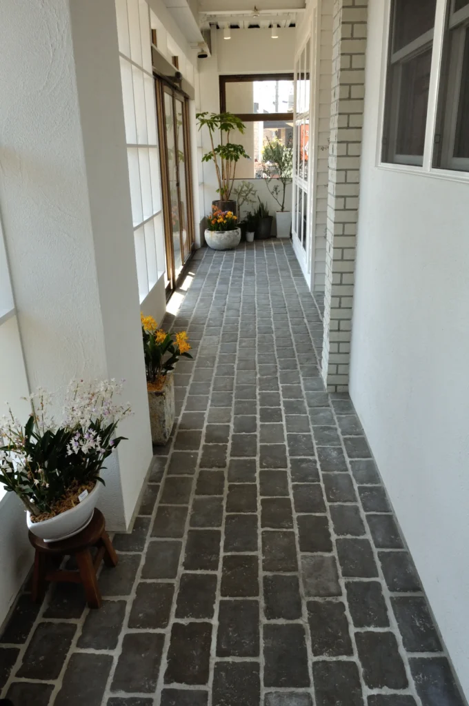 Tiles 床タイル「granpave– グランペイブ」 施工事例　セメント二次製品　GRP-1　国産