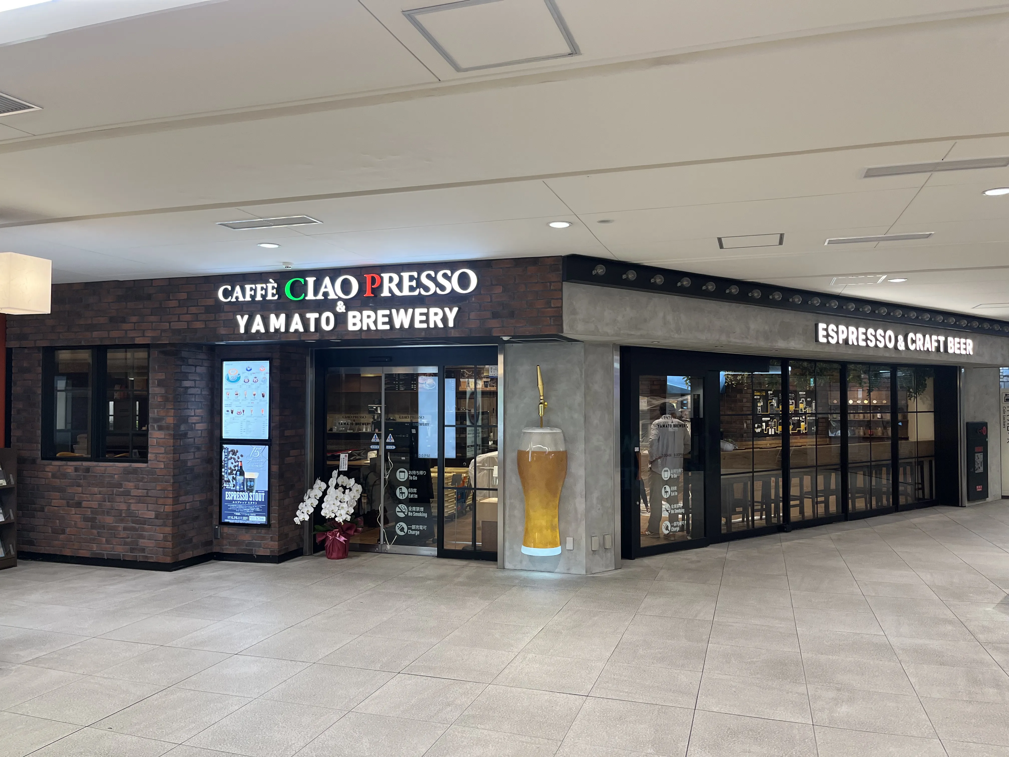 カフェ内装 レンガ・ブリックタイル 施工事例