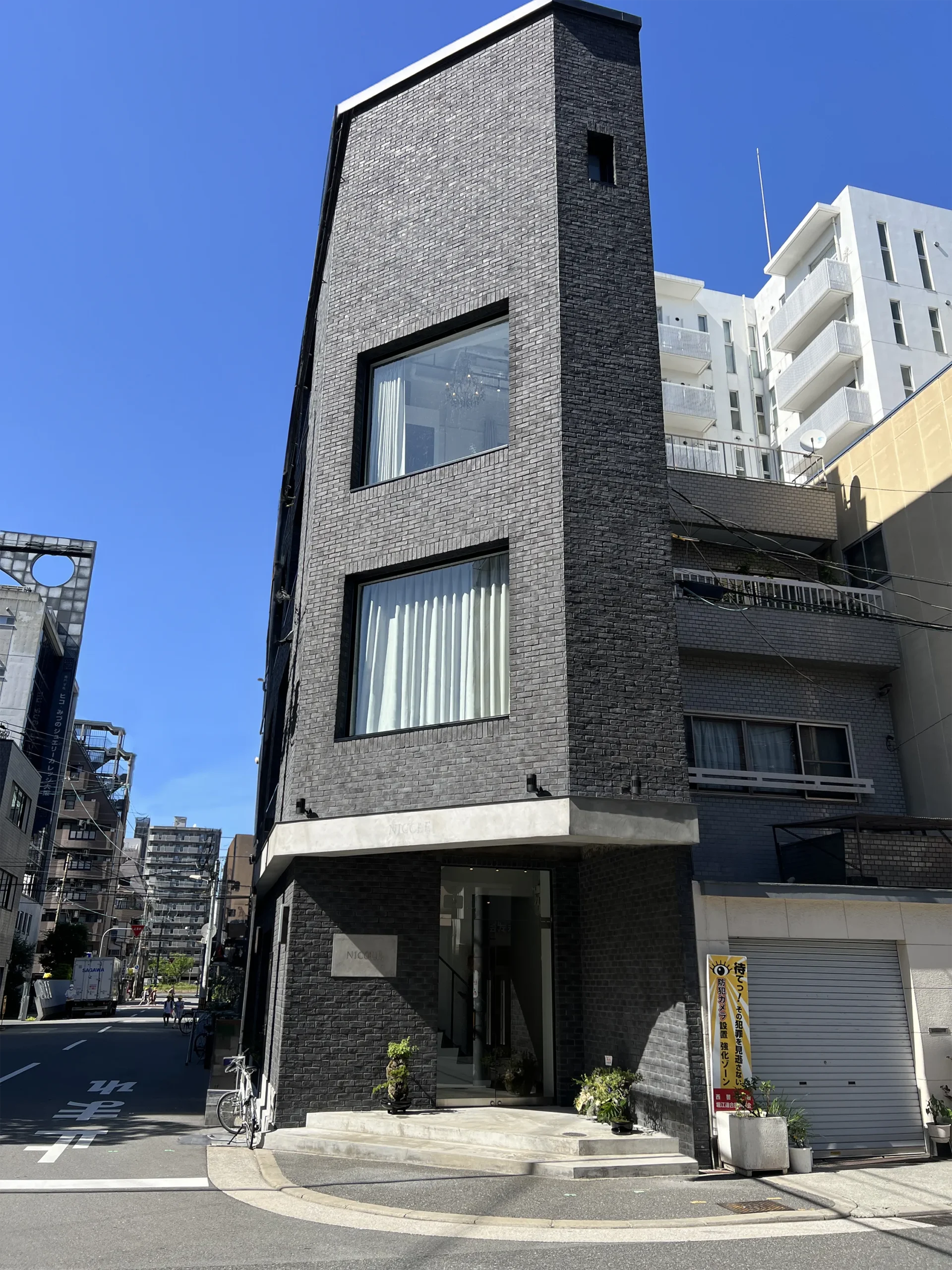 黒いブリックタイル　キャンブリック　美容室施工事例