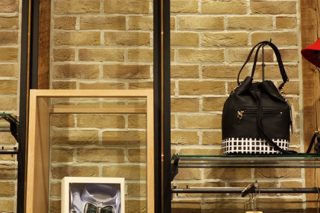 BEAMS ルミネ立川店 店舗内装 ブリックタイル CAN’BRICK「セントジェームス(SJ)」