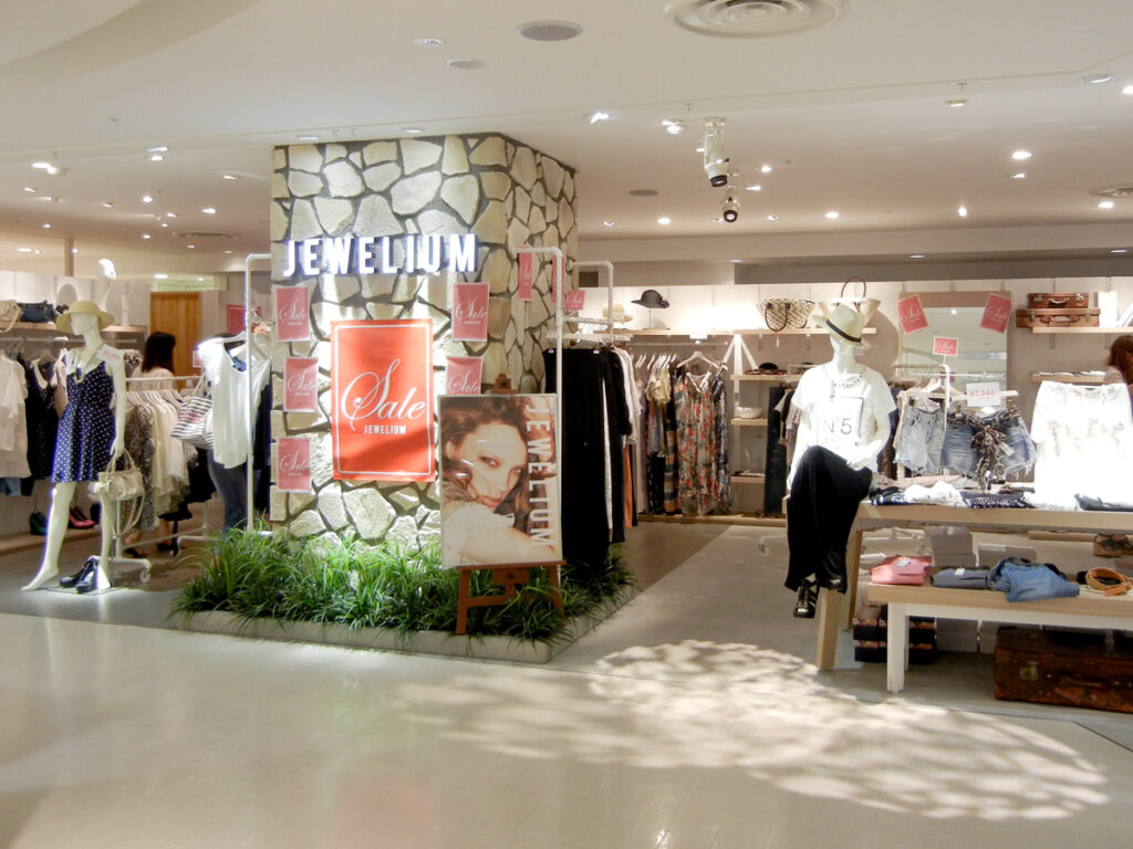擬石タイル『クレマ』を使った施工事例（店舗内装デザイン） 写真4