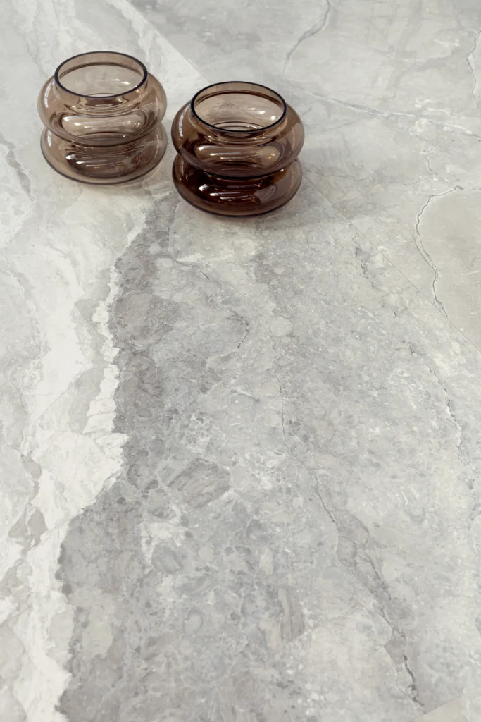 Tiles 床タイル「MYSTIC– ミスティック（Pearl）」 床施工事例イメージ　輸入タイル