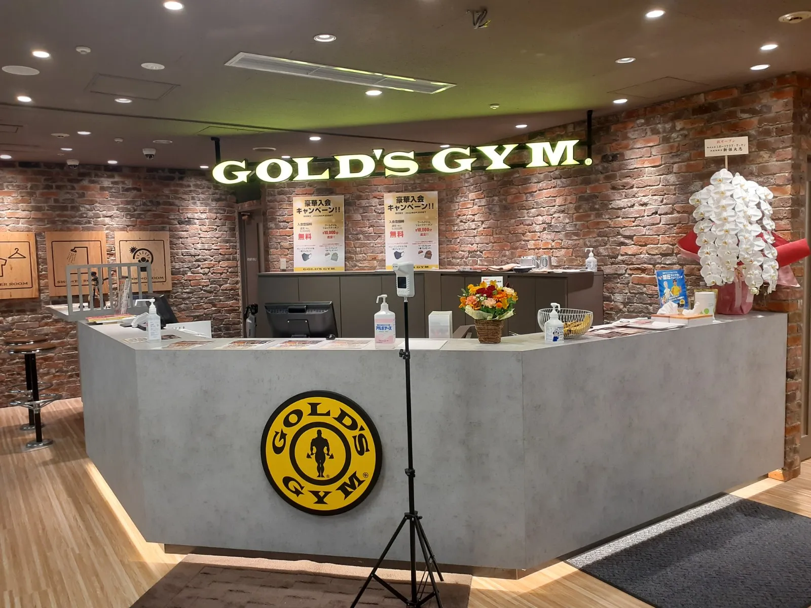 「ゴールドジム名古屋錦」店舗内装 ブリックタイルCAN’BRICK「マンチェスター(MC-1)」