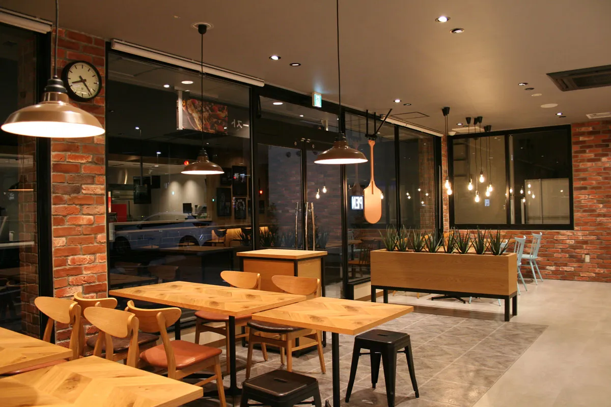 ドミノ・ピザ南馬込店・銀座店 内装デザイン ブリックタイル CAN’BRICK「ケンブリッジ(CB-3)＆イングランド(ENG-1)」 ミックス張り