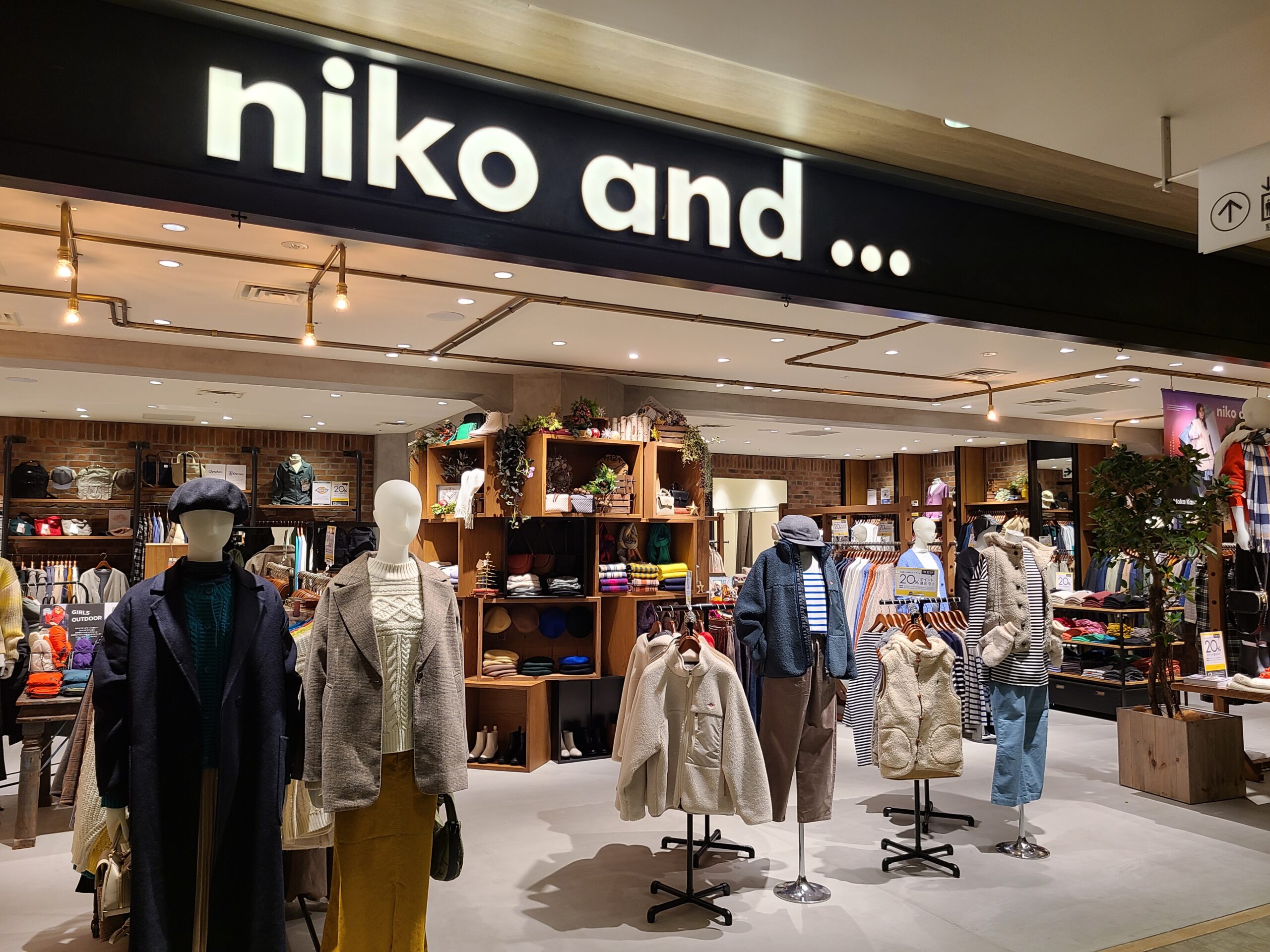 「niko and … 二子玉川ライズ店」 店舗デザイン ブリックタイル CAN’BRICK「ケンブリッジ(CB-3)」