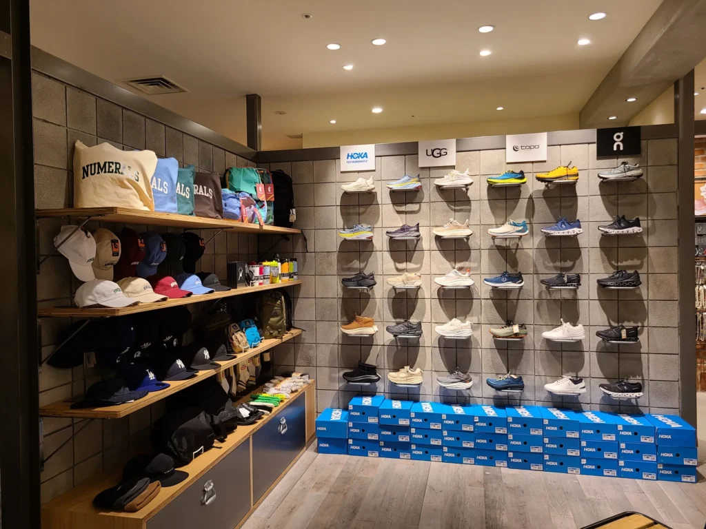 コンクリートブロック調タイル『ブロックフェイス』を張ったセメント二次製品の店舗の施工例