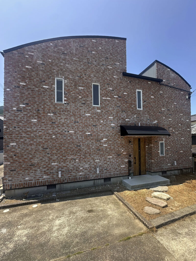 [施工事例]戸建て住宅 外壁全面のブリックタイルを更新しました。